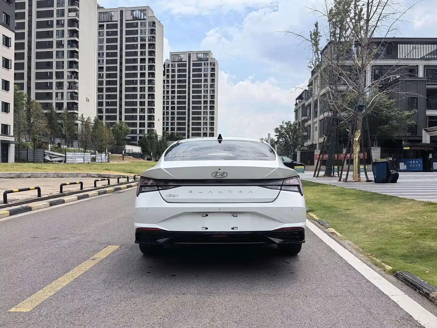 Фото 8 - Hyundai Elantra