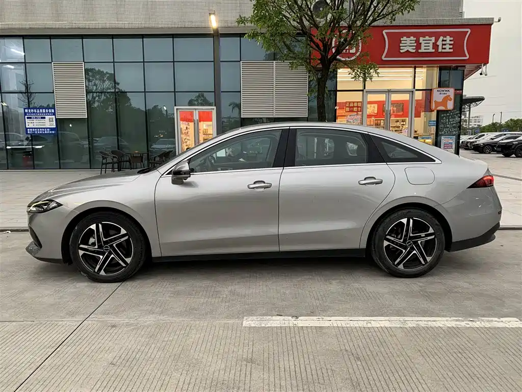 Roewe D7 2023 2023 DMH 125km Flagship Edition