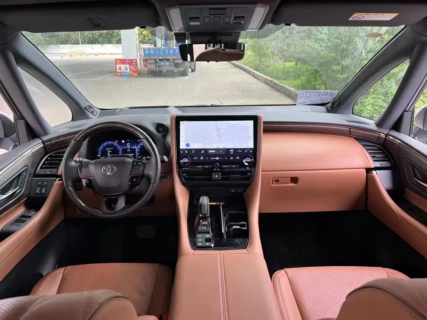 Toyota Alphard 2024 Hybrid 2.5L Ultimate Enjoyment Edition фото 4