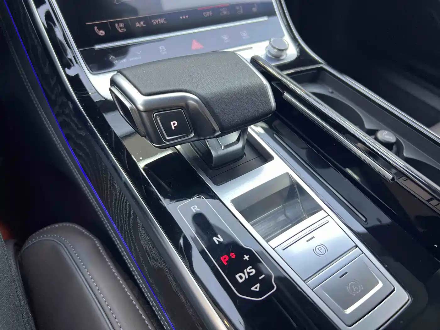 Audi A8 2023 A8L 45 TFSI quattro Luxury фото 8