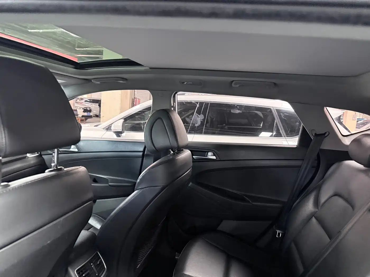 Hyundai Tucson 2018 1.6T DCT 2WD 15th Anniversary Special Edition фото 12