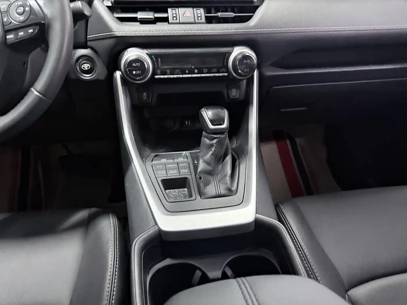 Toyota Wildlander 2021 2.0L CVT 4WD Luxury Edition фото 14