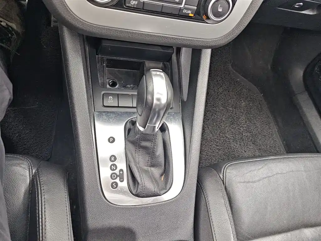 Volkswagen Eos 2011 Model 2.0TSI фото 10