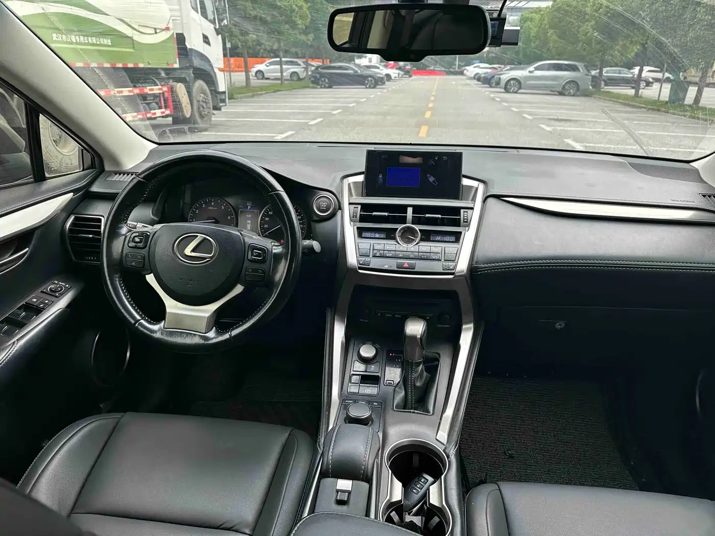 Lexus NX 2016 200 AWD F Sport фото 3