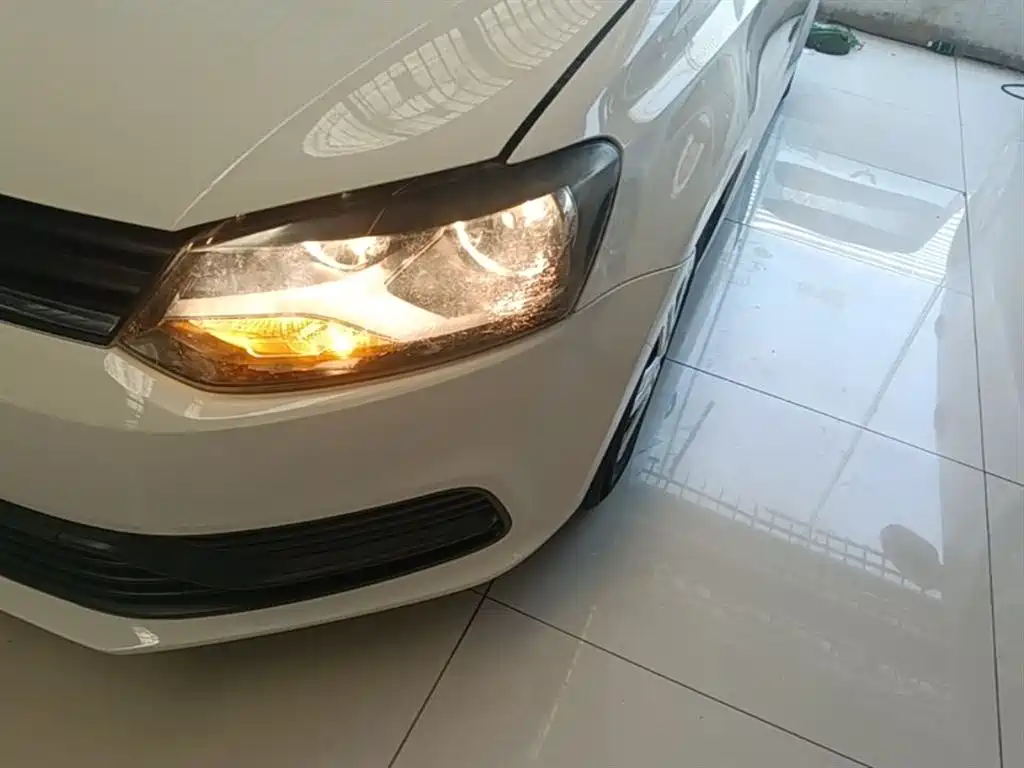 Volkswagen Polo 2016 1.4L Automatic Trend фото 24