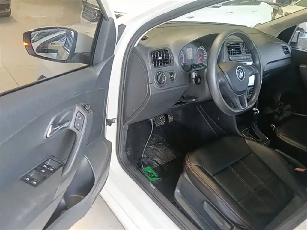 Volkswagen Polo 2016 1.4L Automatic Trend фото 16