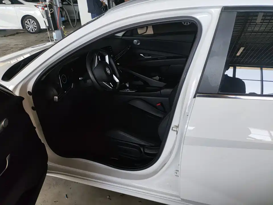Hyundai Elantra 2023 1.5L CVT GLX Elite Edition фото 5