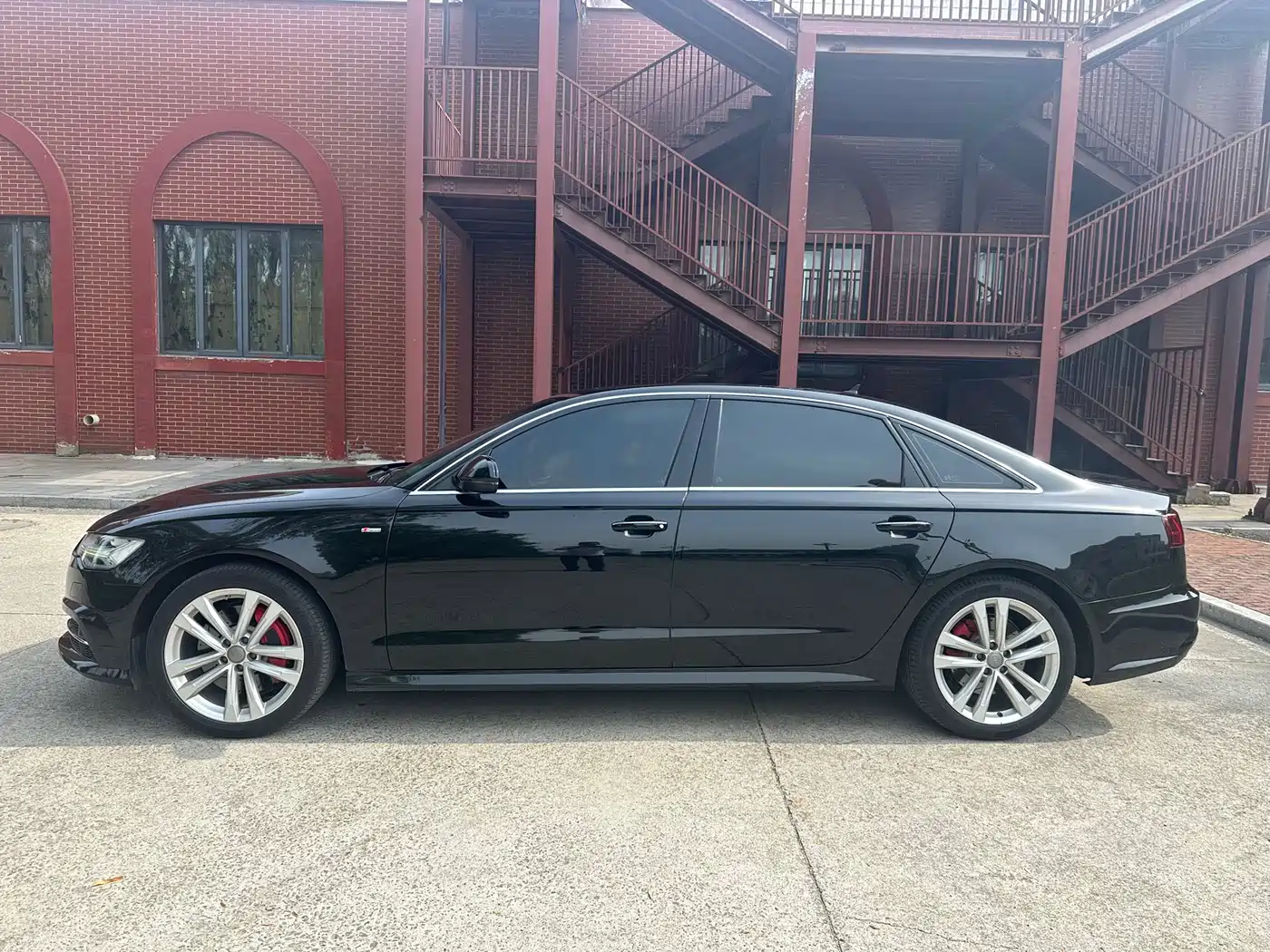 Audi A6L 2018 30th Anniversary 45 TFSI quattro Sport фото 4