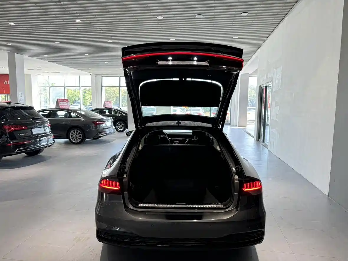 Фото 5 - Audi A7