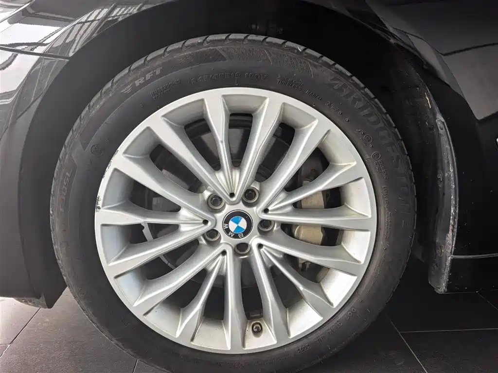 Photo 13 - BMW 5 Series
