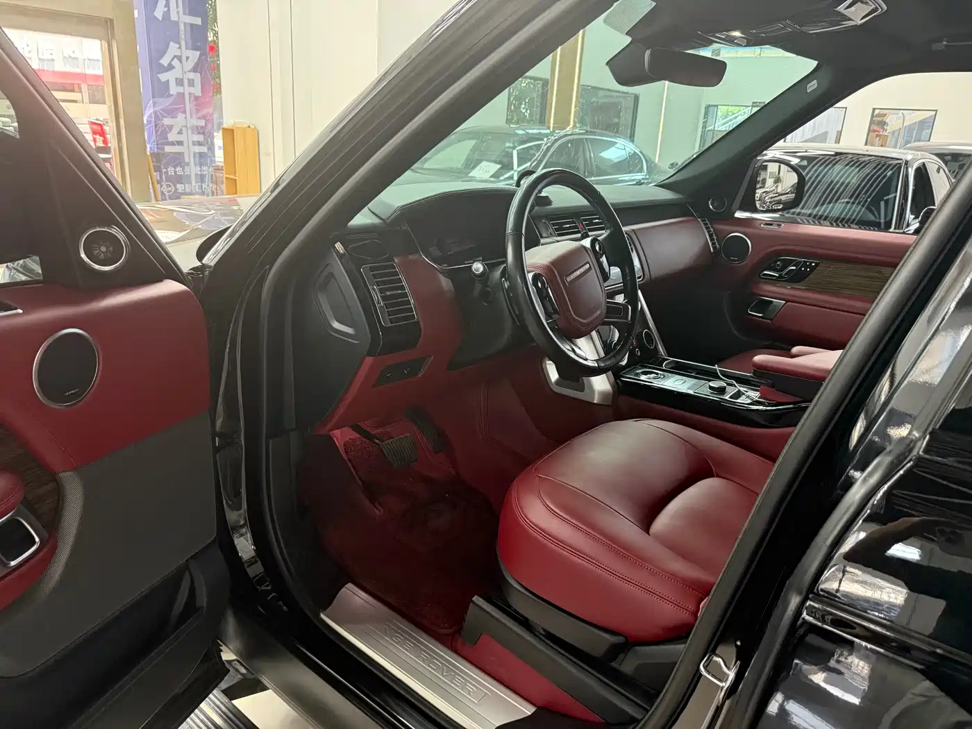 Land Rover Range Rover 2018 3.0 SC V6 Golden Age Edition фото 4