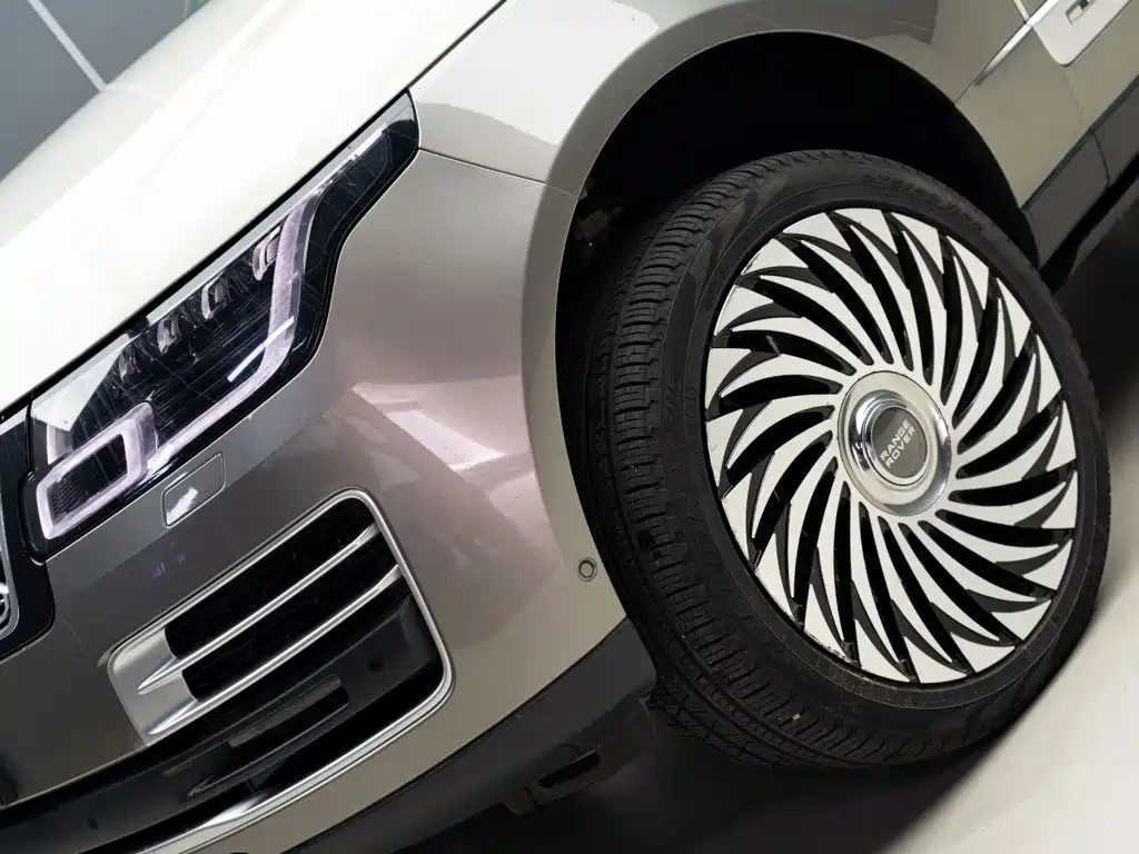 Photo 3 - Land Rover Range Rover