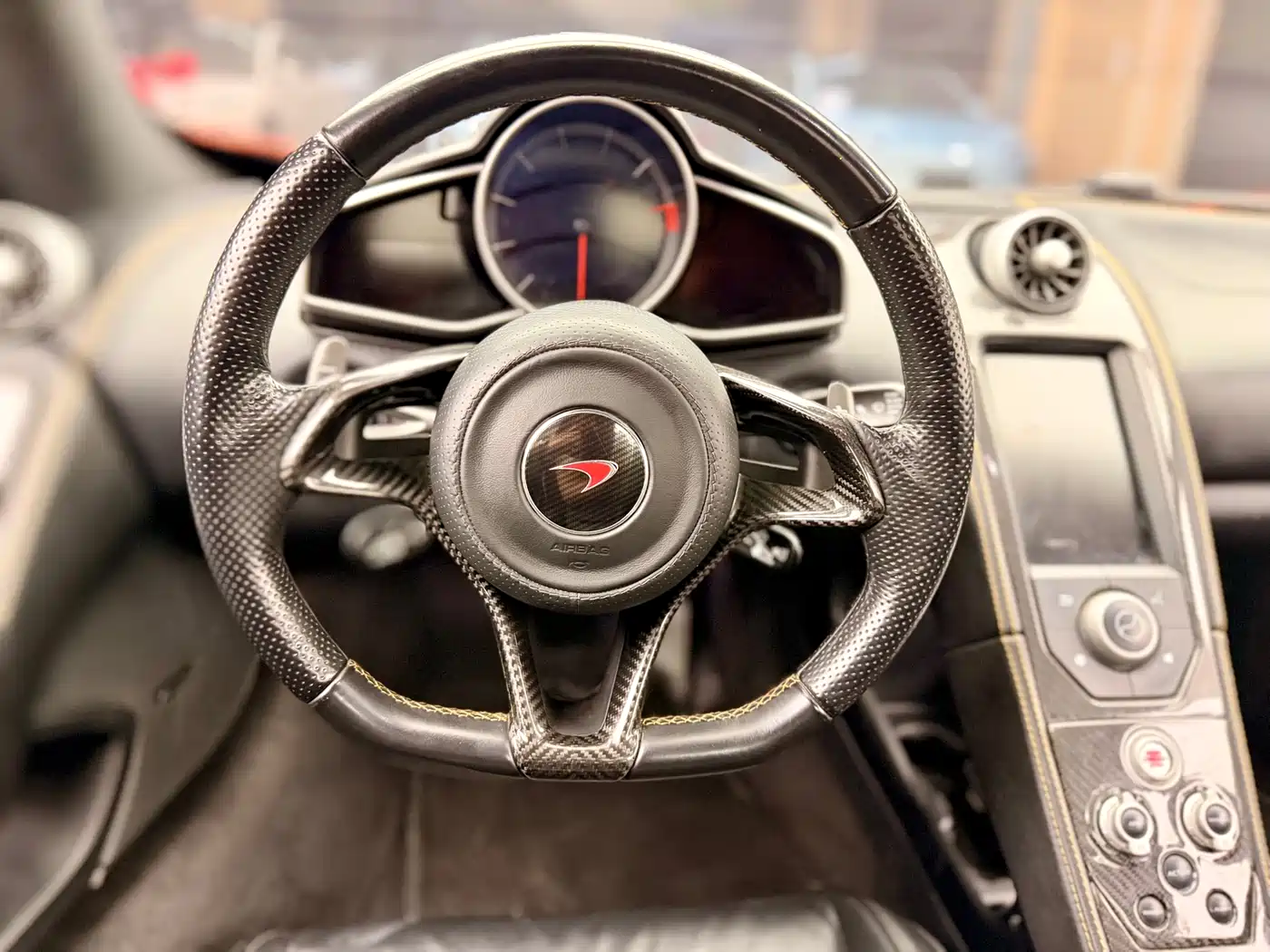 McLaren 625C 2015 3.8T Spider фото 11