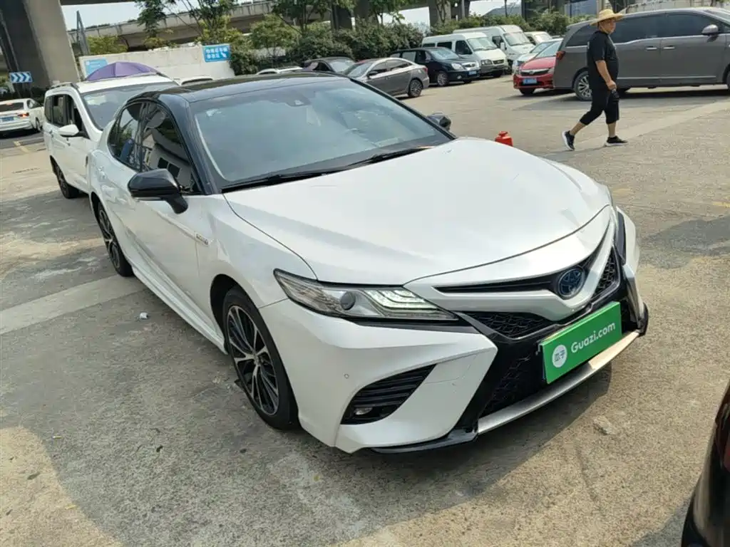 Toyota Camry 2019 Hybrid 2.5HS Trend Edition China VI фото 4