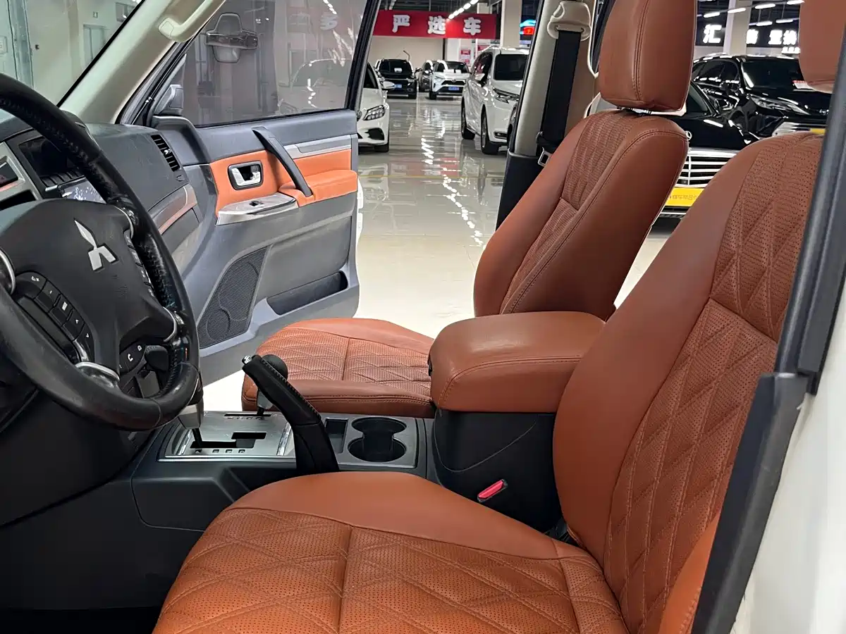 Mitsubishi Pajero (Import) 2018 3.0L Automatic Comfort Version фото 8