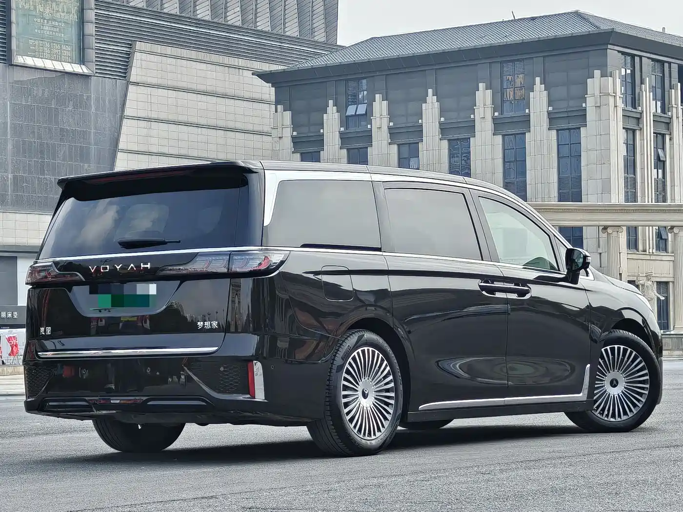 Voyah Auto Voyah Dreamer 2025 PHEV AWD Flagship Kunpeng Edition фото 6