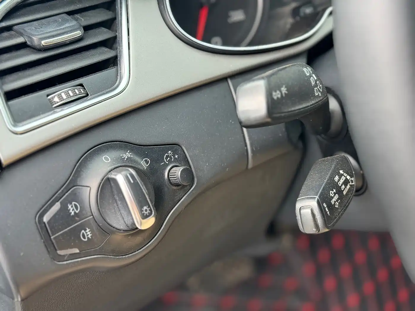 Audi A4L 2013 35 TFSI Automatic Standard фото 17