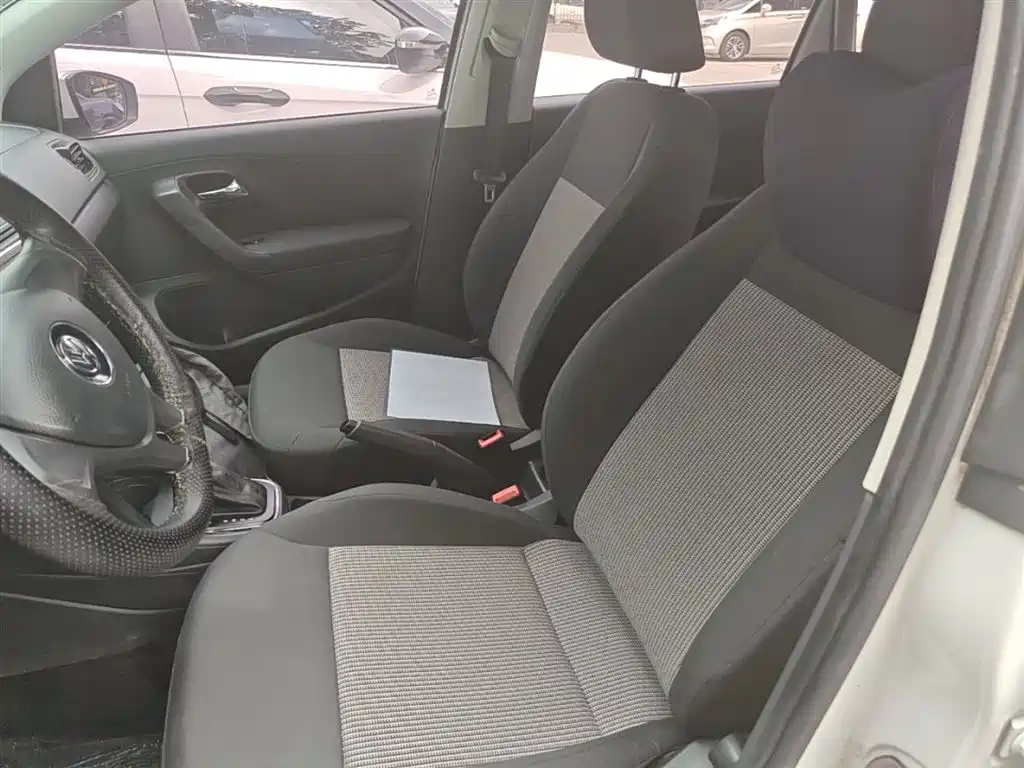 Volkswagen Polo 2016 1.4L Automatic Trend фото 15