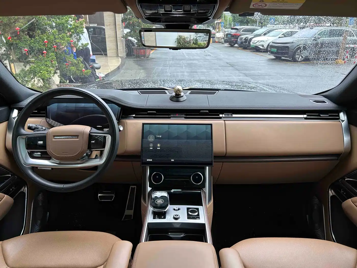 Land Rover Range Rover 2023 3.0 L6 400PS Golden Age 7-Seater Long Wheelbase фото 12