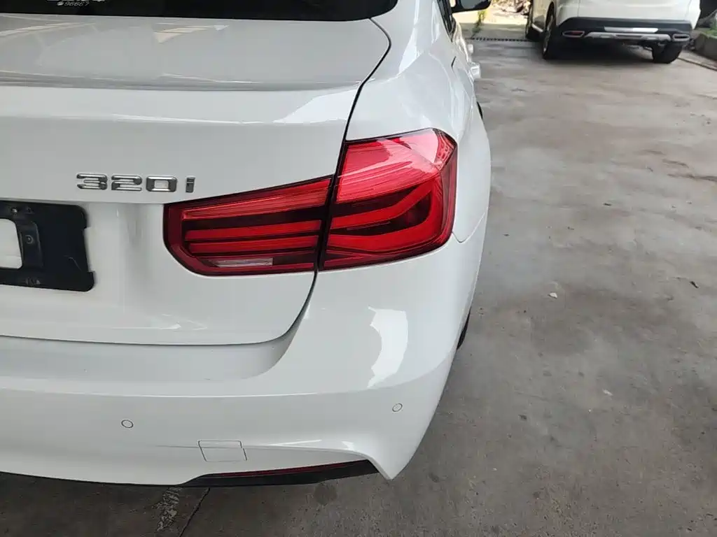 Photo 8 - BMW 3 Series