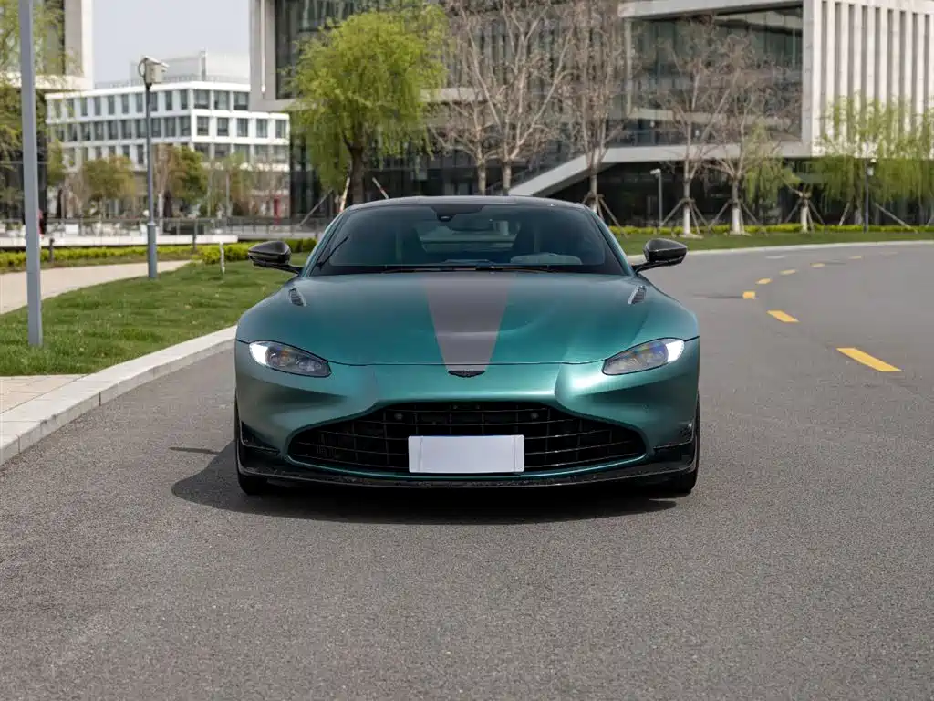 ASTON MARTIN V8 VANTAGE