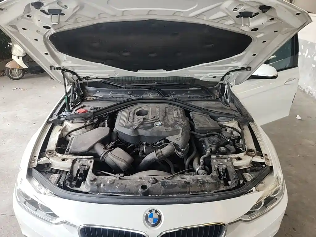 Photo 20 - BMW 3 Series