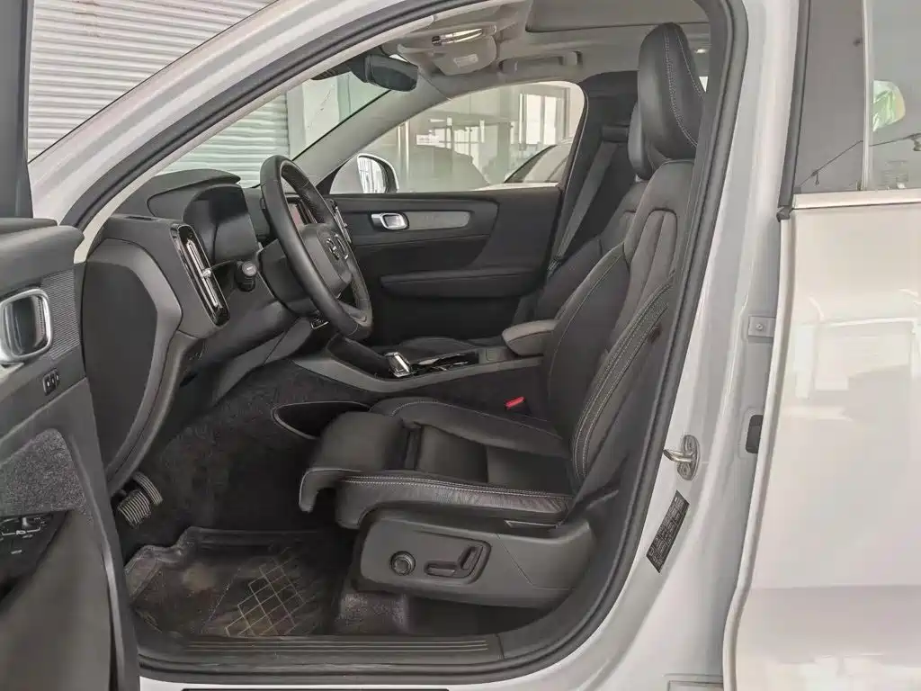 Volvo XC40 2024 2025 B3 Smart Elite Luxury Edition