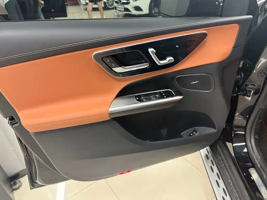 Photo 9 - Mercedes-Benz GLC
