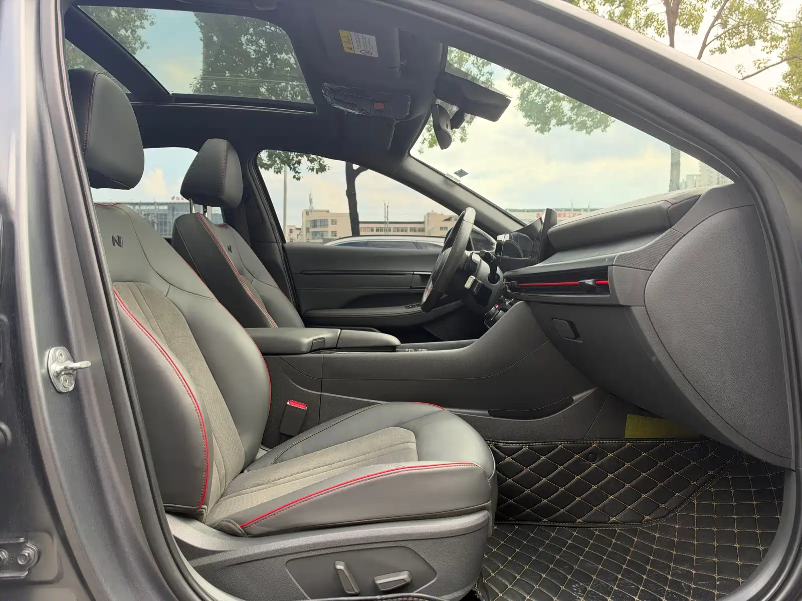 Photo 18 - Hyundai Sonata