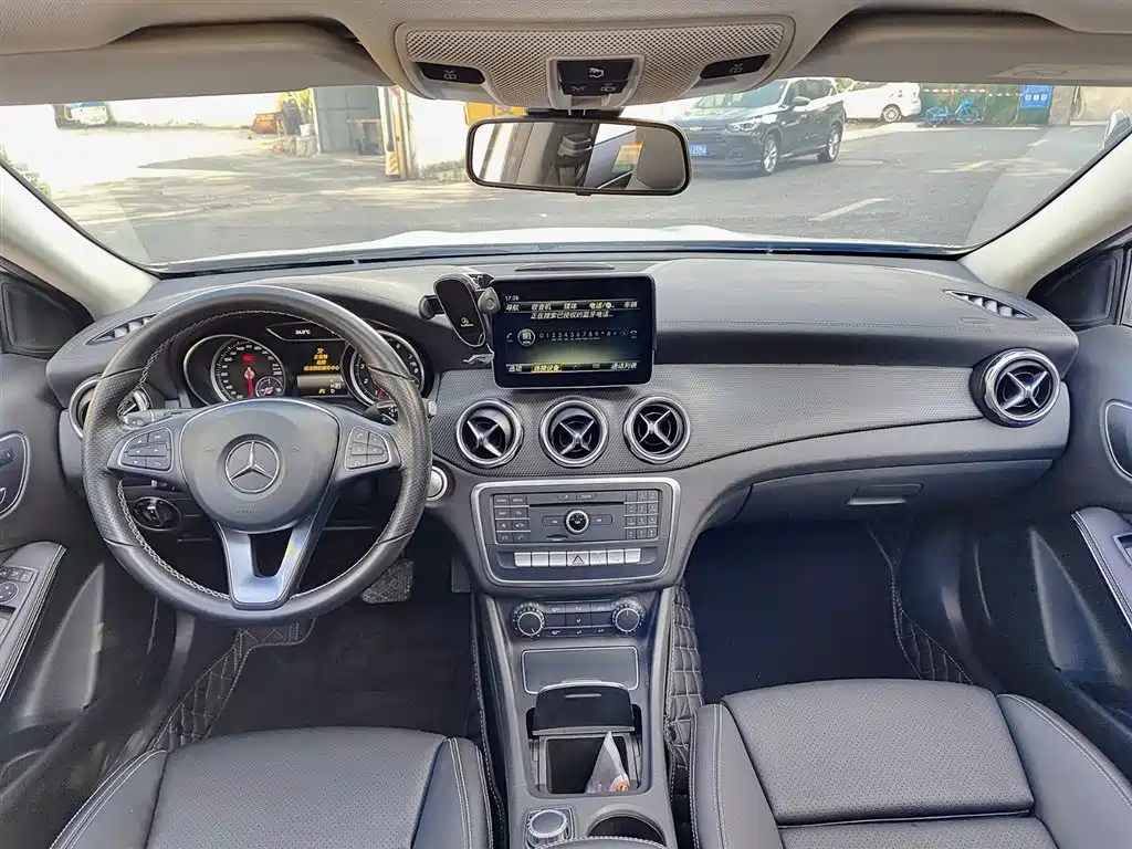 Mercedes-Benz GLA 2017 GLA 200 Fashion фото 10