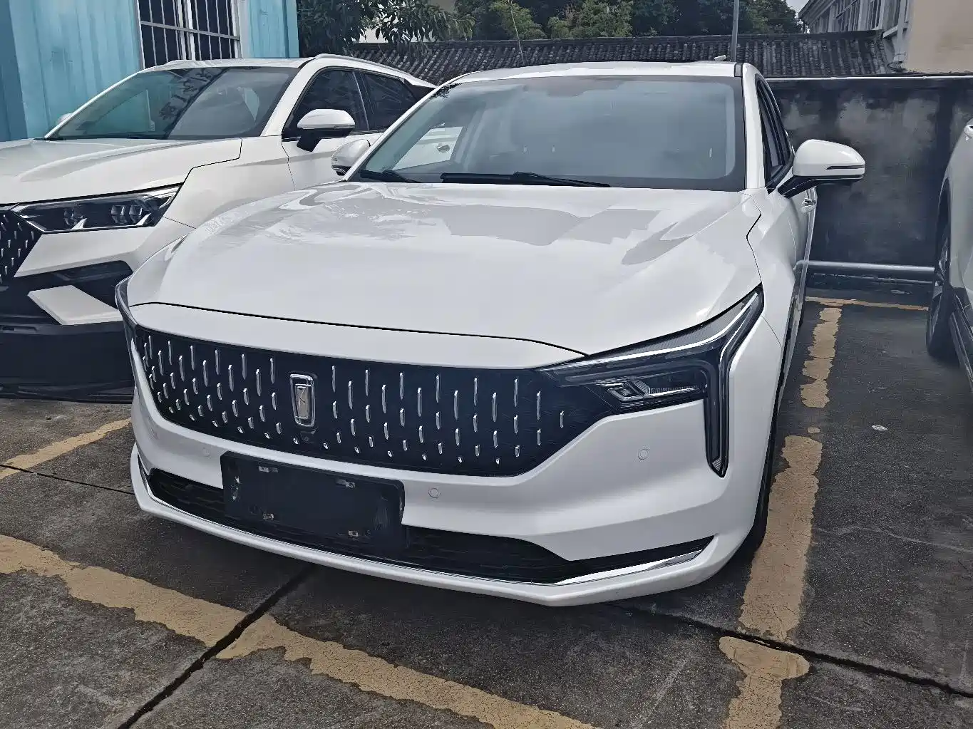 Photo 2 - Besturn B70
