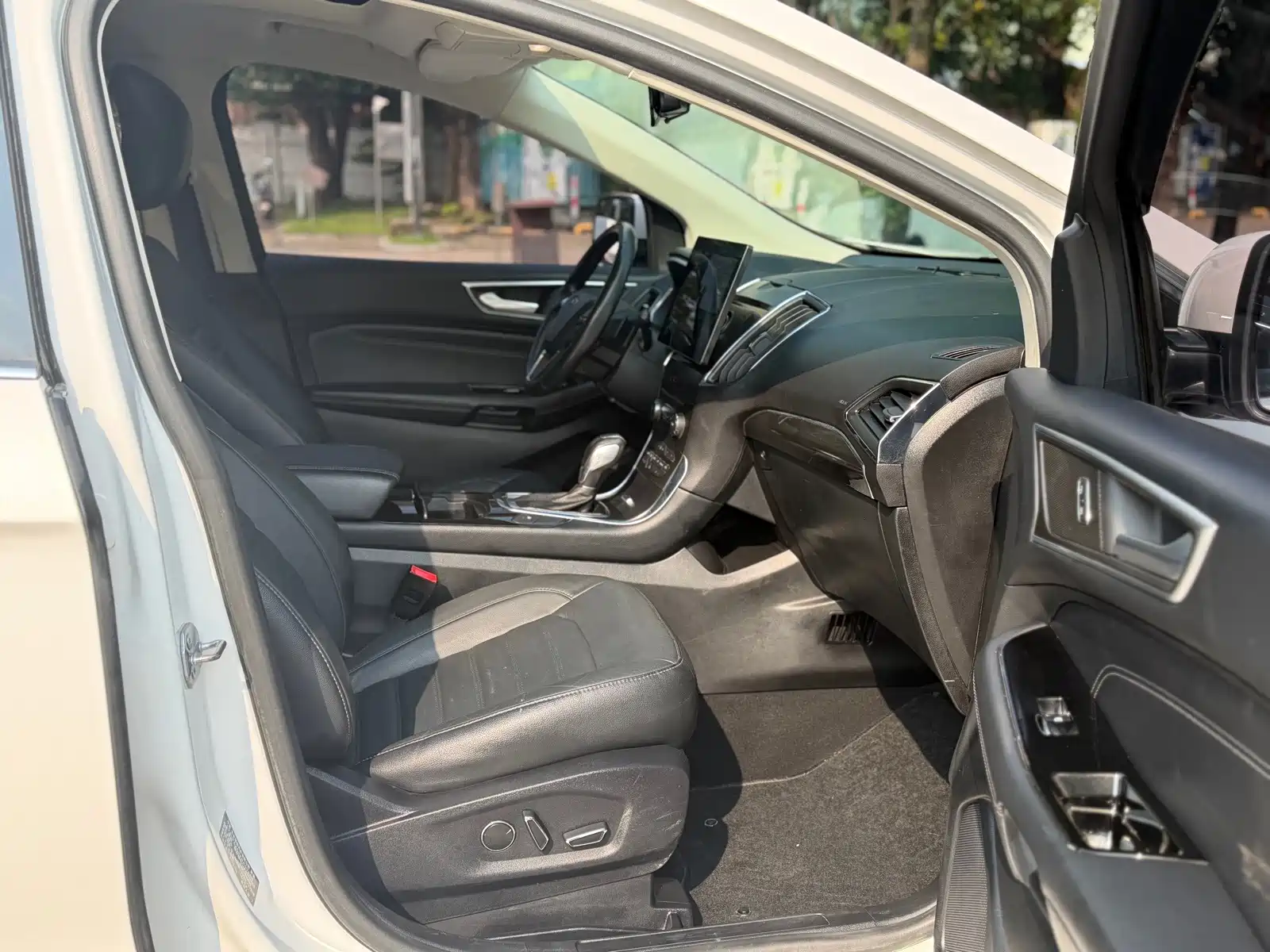 Фото 14 - Ford Edge