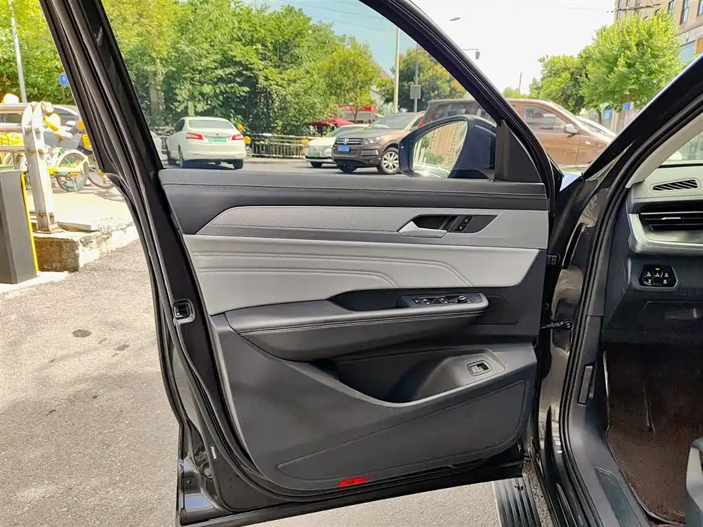 Volkswagen Talagon 2023 380TSI 4WD R-Line Launch Edition фото 6