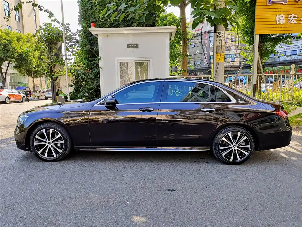 Mercedes-Benz E-Class New Energy 2022 E 350 e L Plug-in Hybrid Sports Sedan фото 3