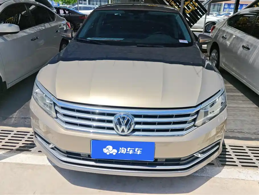 Volkswagen Passat 2017 330TSI DSG Luxury фото 2