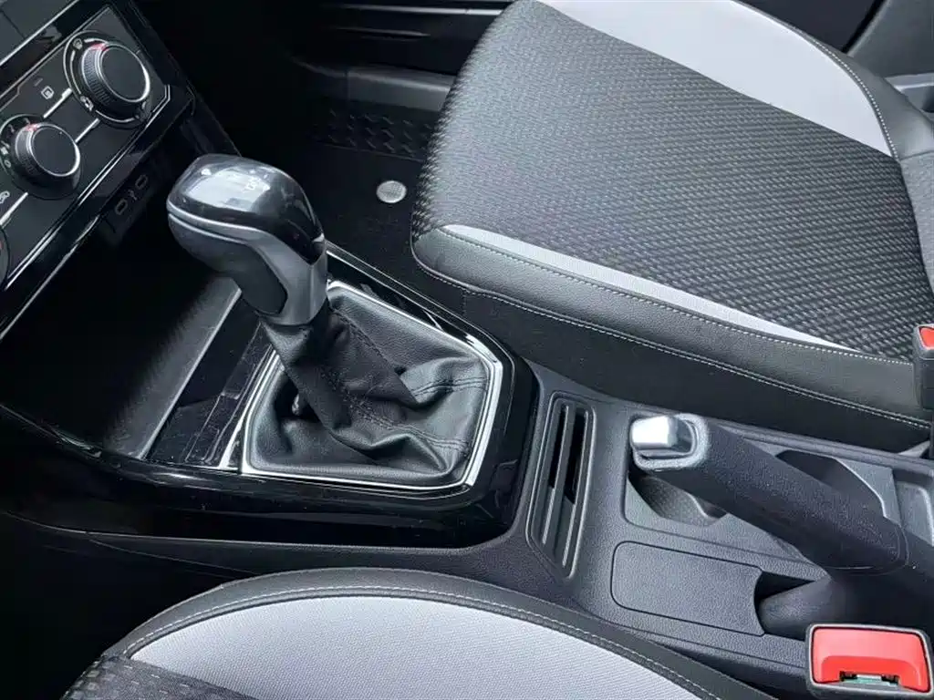 Volkswagen Tanying 2021 1.5L Automatic Smart Connect Edition фото 17