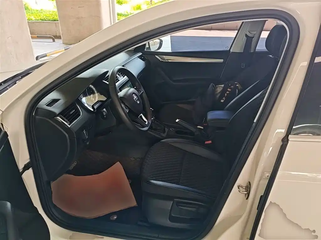 Škoda Octavia 2019 1.5L Automatic Smart Luxury China VI фото 15