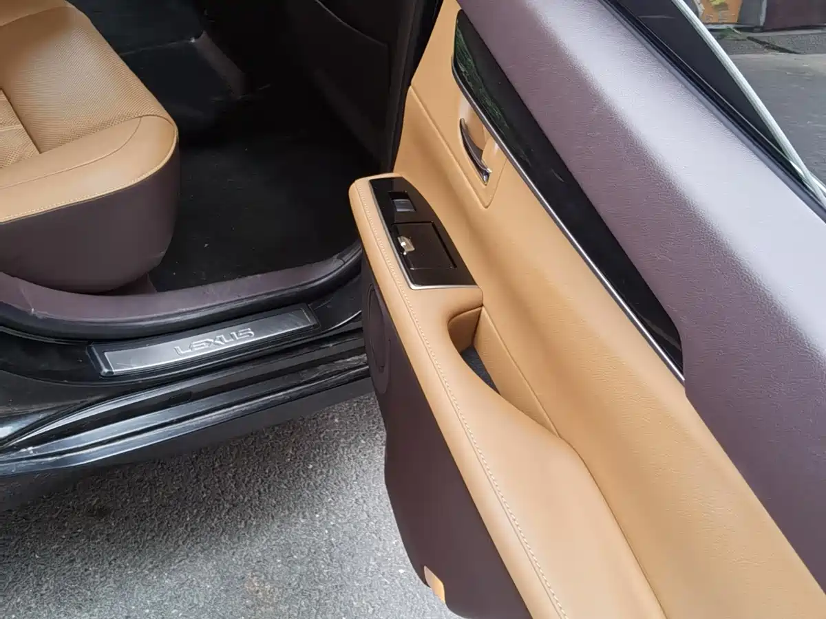 Lexus ES 2015 300h Comfort Edition фото 5