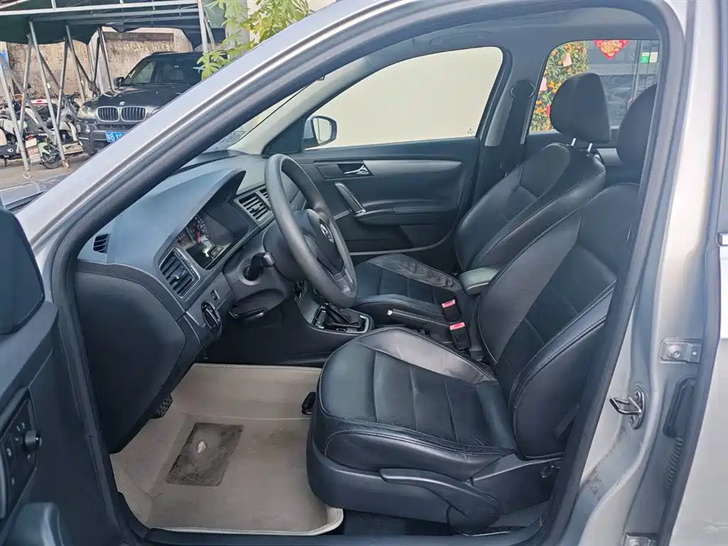 Volkswagen Lavida 2013 Facelift 1.4TSI DSG Comfort фото 6