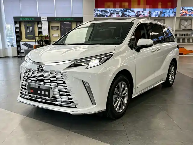 Toyota Granvia 2.5L, гибрид, Комфорт