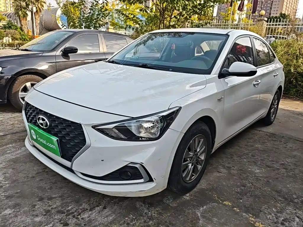 Photo 1 - Hyundai Elantra