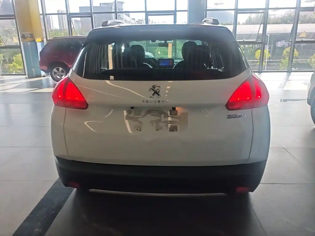 Photo 6 - Peugeot 2008