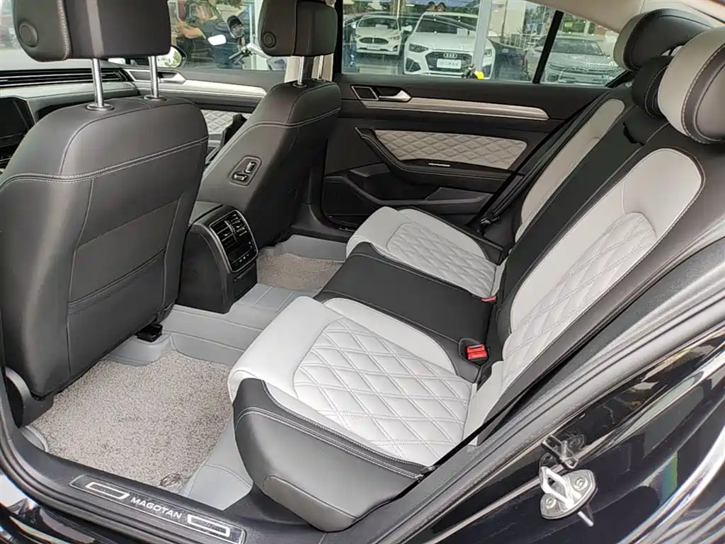 Volkswagen Magotan 2023 2 Million Units Anniversary Edition 330TSI DSG Leading Type фото 17