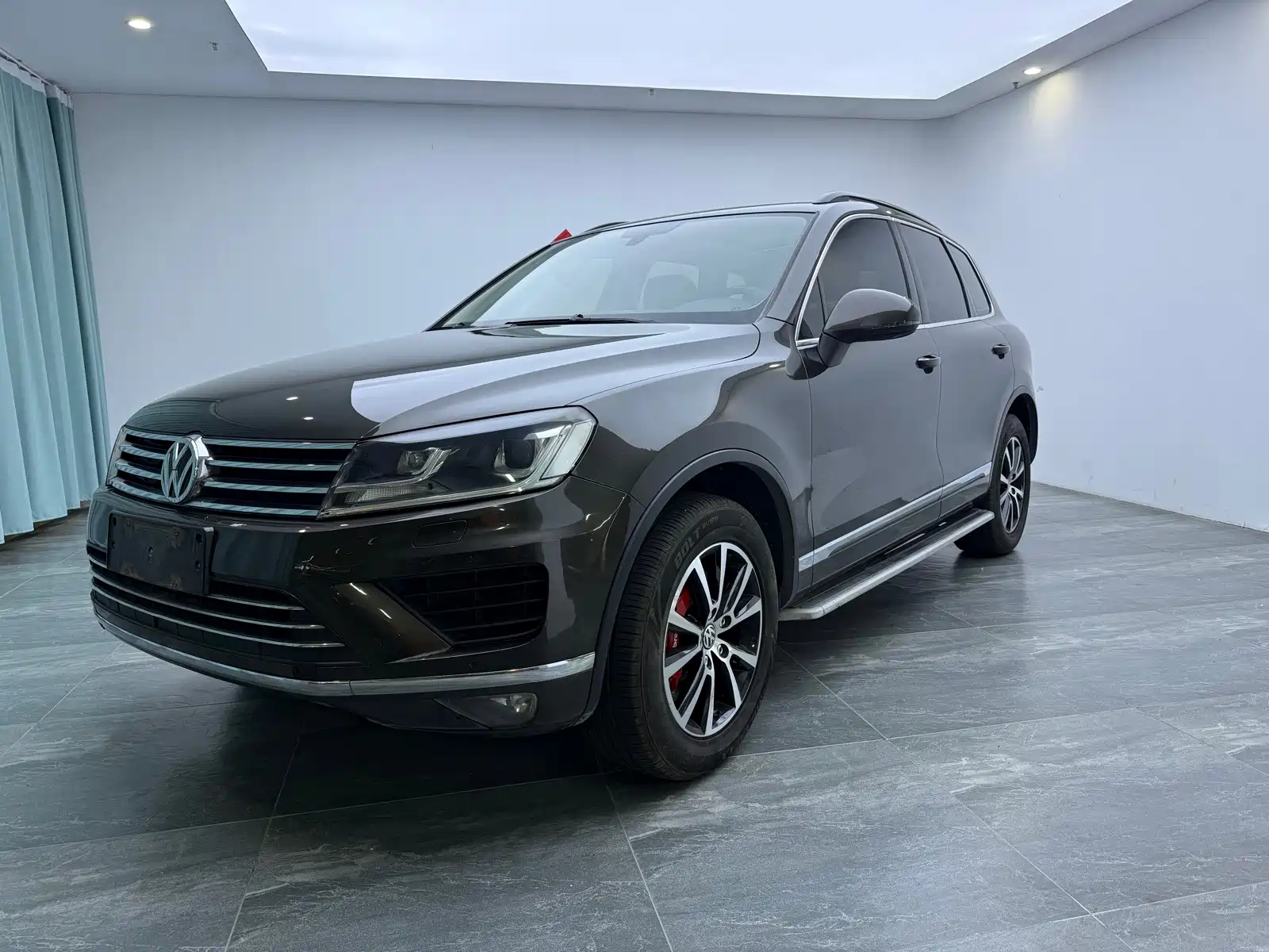 Фото 1 - Volkswagen Touareg
