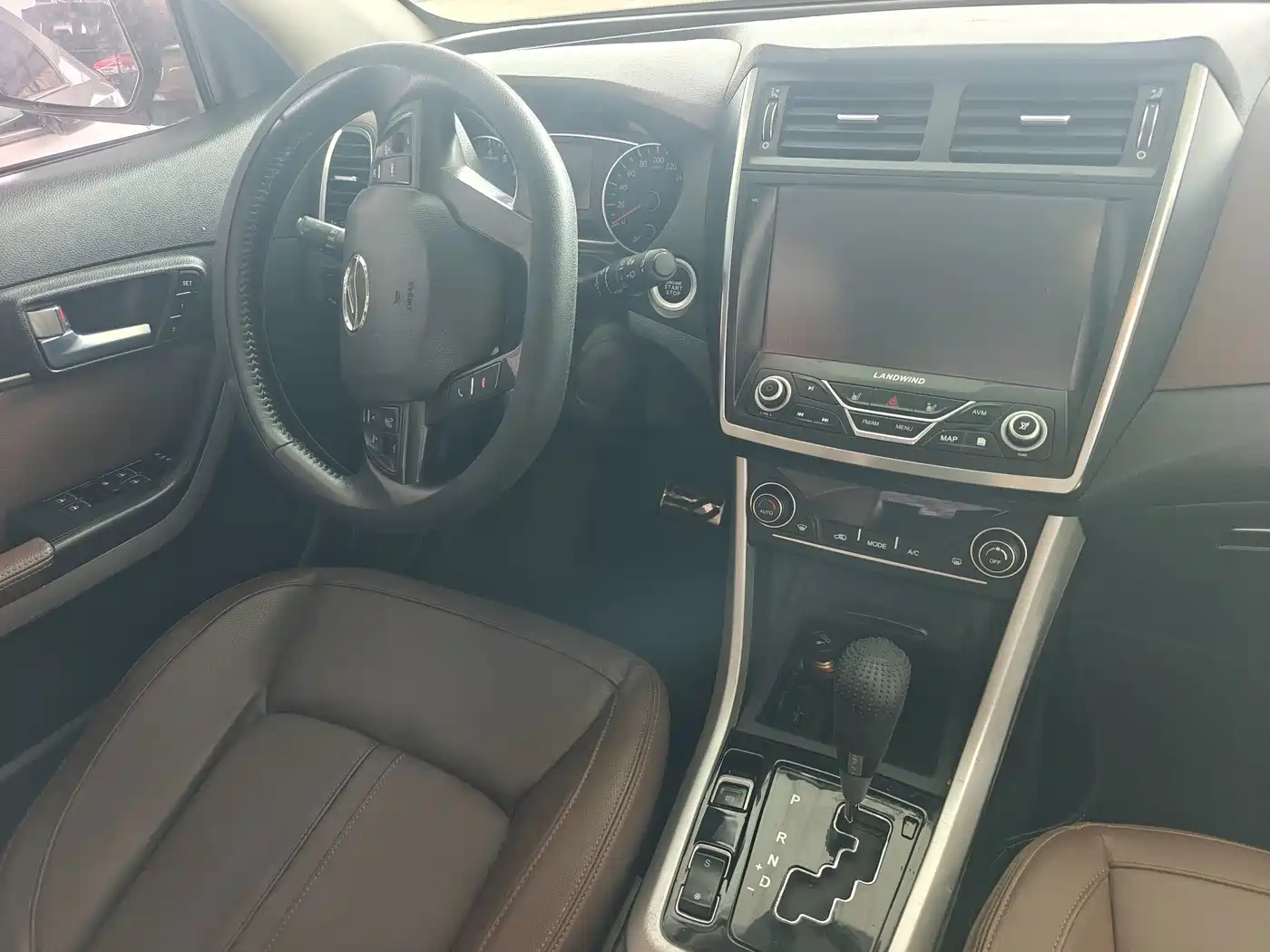Landwind X5 2017 2016 Plus 1.5T CVT Pioneer Edition