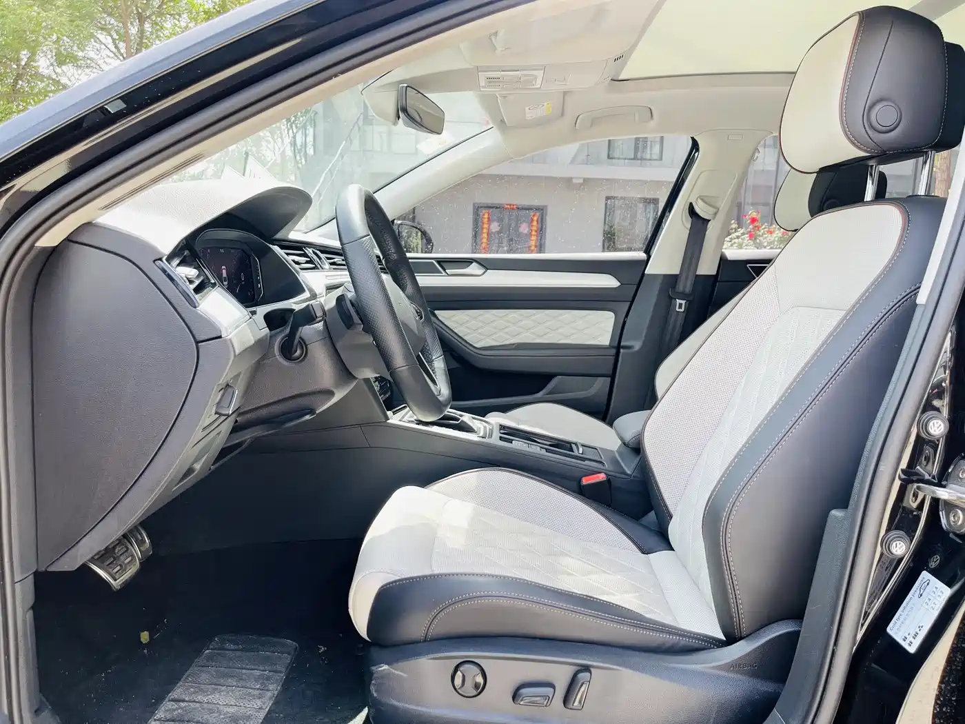 Volkswagen Magotan 2023 Model 2 Million Commemorative Edition 330TSI DSG Luxury фото 4