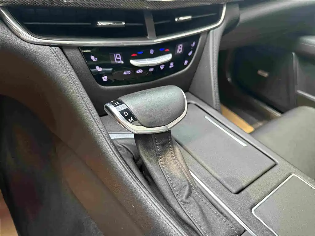 Фото 15 - Cadillac CT6