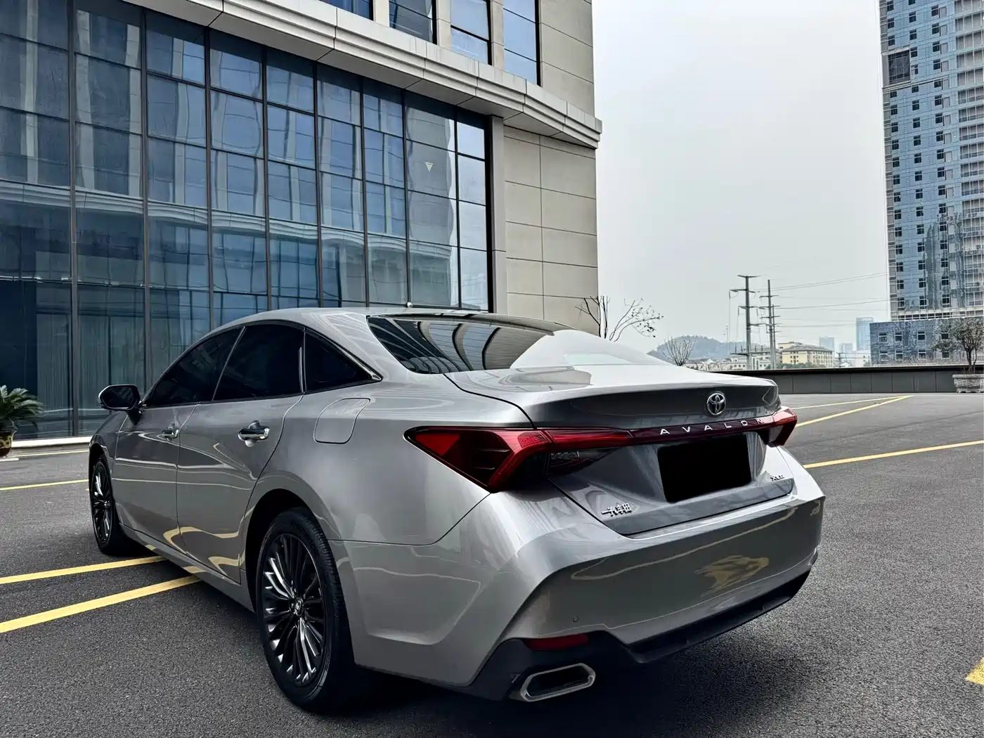 Toyota Avalon 2020 2019 2.0L XLE Premium Edition (China VI)