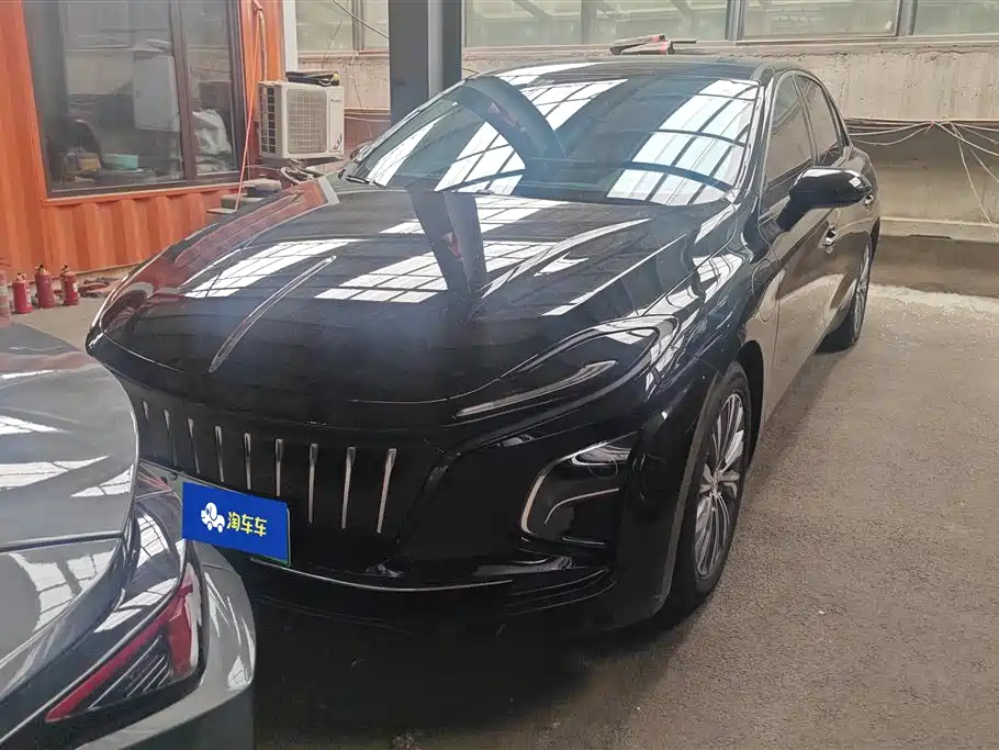 Hongqi E-QM5 2022 431km Charging Enjoyment Edition фото 2