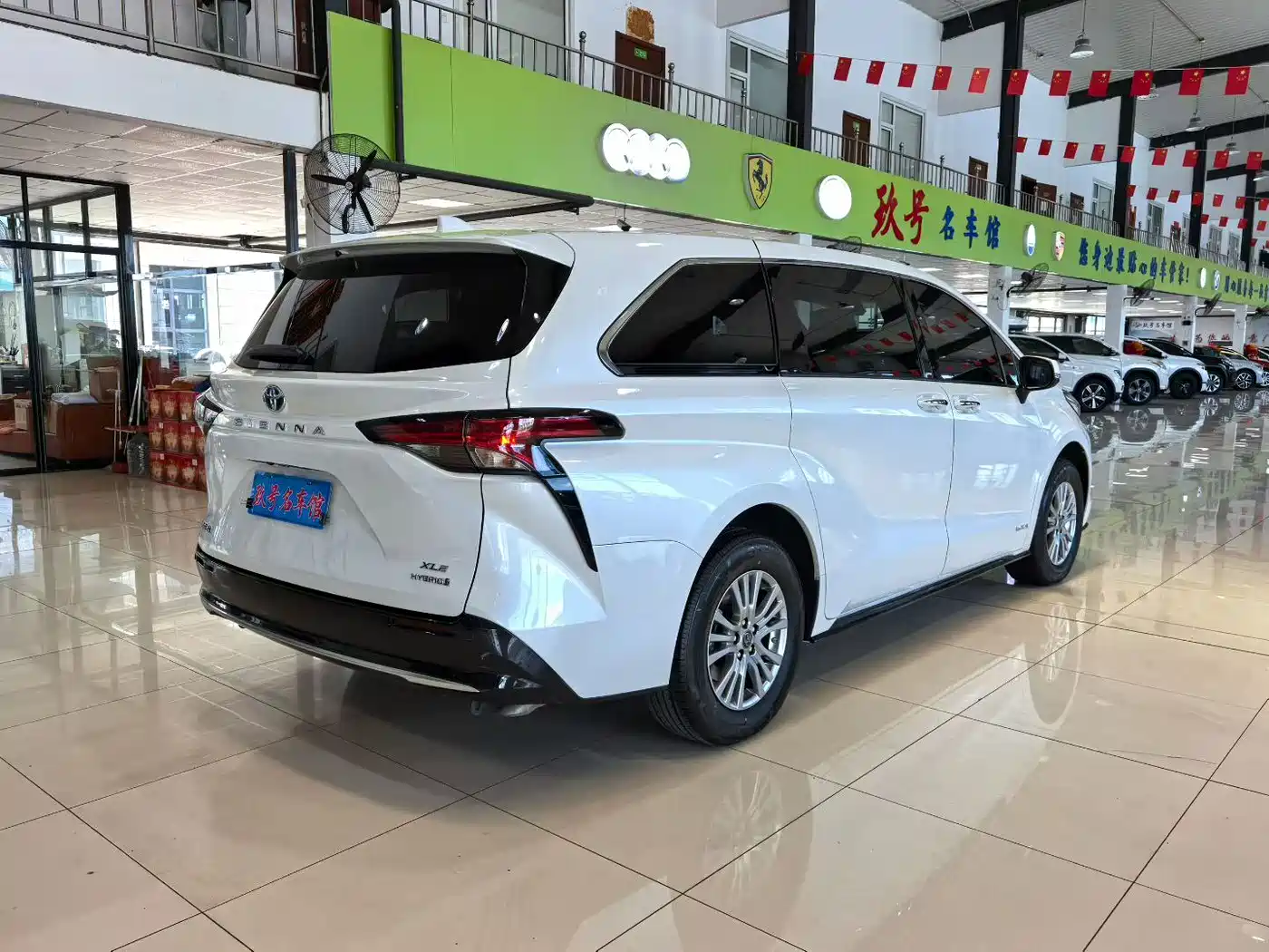 Toyota Sienna 2021 2.5L Hybrid Luxury Edition фото 16